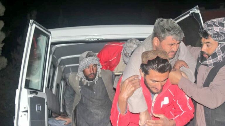بلخ او سمنګان کې د زلزلې د مرګ ژوبلې ارقام نېږدې ۶۰۰ ته ورسېدل